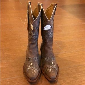 Beautiful unworn boots!